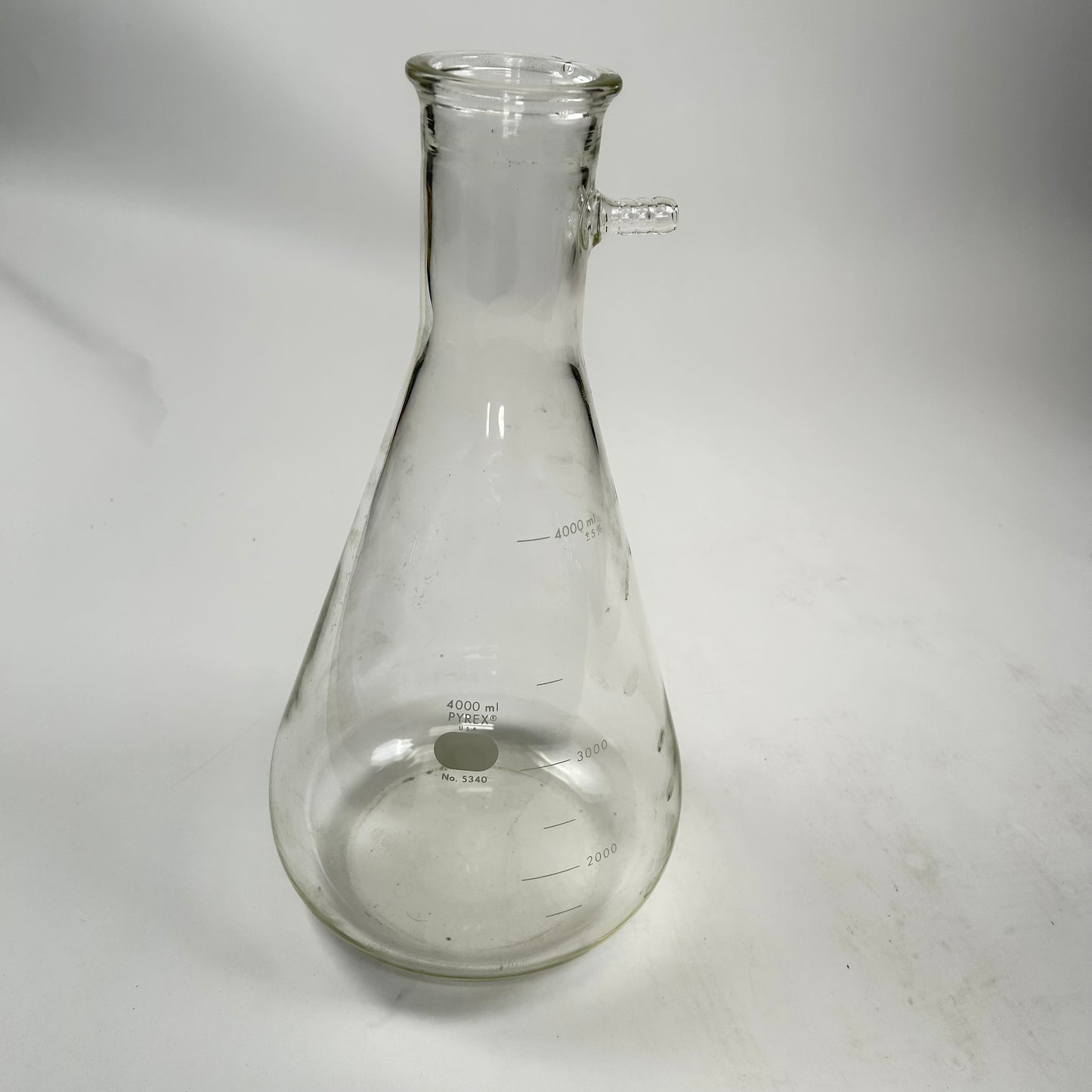 PYREX 5340 Filtering Flask, 4000mL – Heavy-Wall Borosilicate Glass, 24/40 Sidearm, top rim chipped