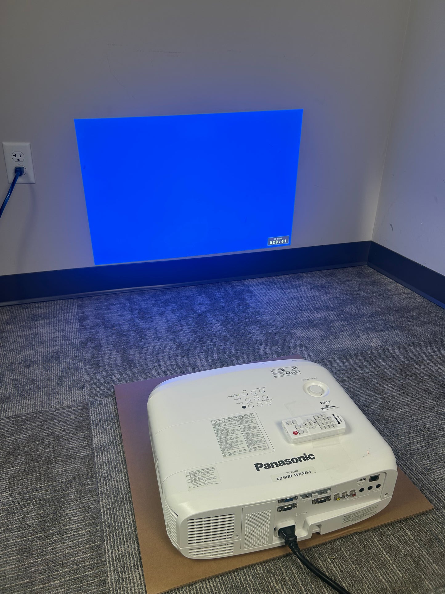 Panasonic PT-VZ580 5000-Lumen WUXGA 3LCD Projector 133 Hours