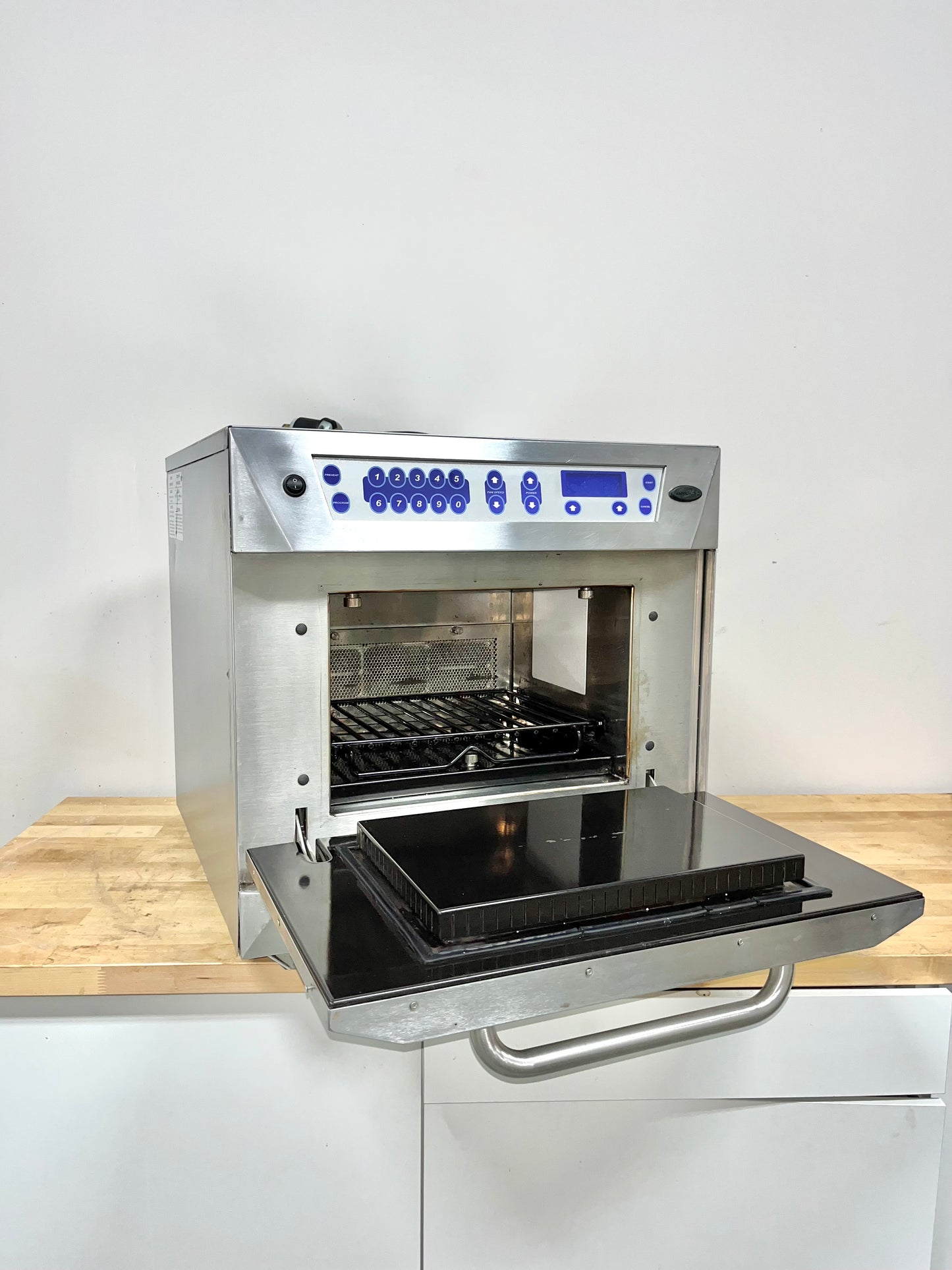 MerryChef 402S Series Commercial Microwave Convection Tabletop Oven 20v