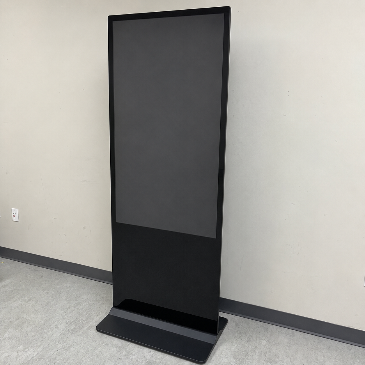 55" Windows Touchscreen Kiosk – Freestanding Digital Signage Display | Intel i7, Windows 10 Pro, 10-Point Touch