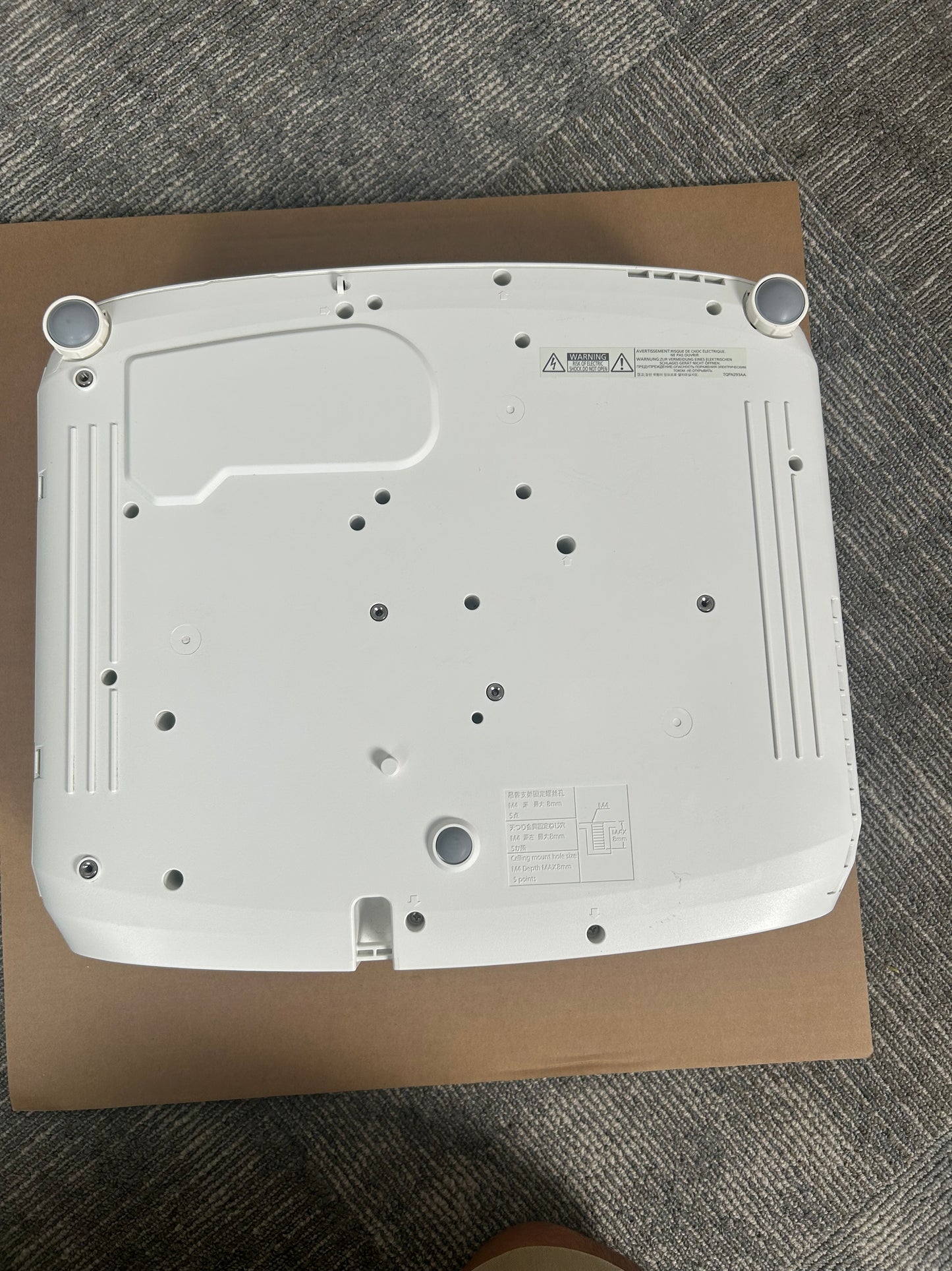 Panasonic PT-VZ580 5000-Lumen WUXGA 3LCD Projector 133 Hours