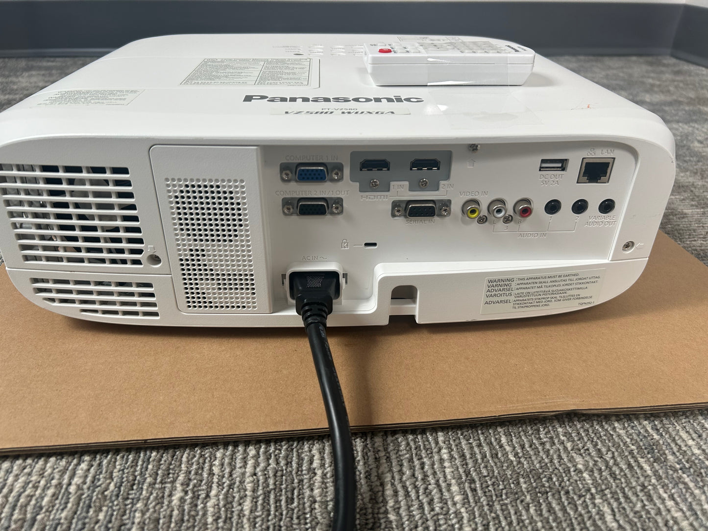 Panasonic PT-VZ580 5000-Lumen WUXGA 3LCD Projector 133 Hours