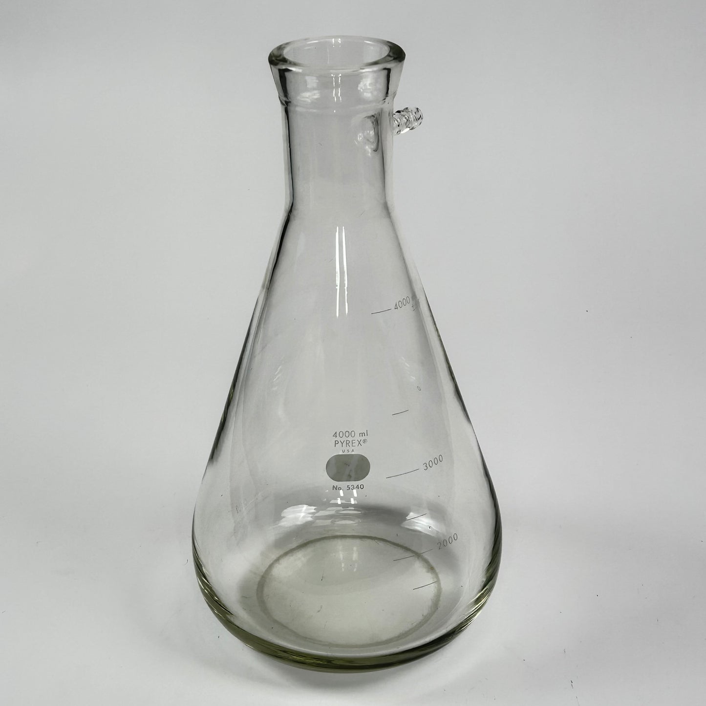 PYREX 5340 Filtering Flask, 4000mL – Heavy-Wall Borosilicate Glass, 24/40 Sidearm, top rim chipped