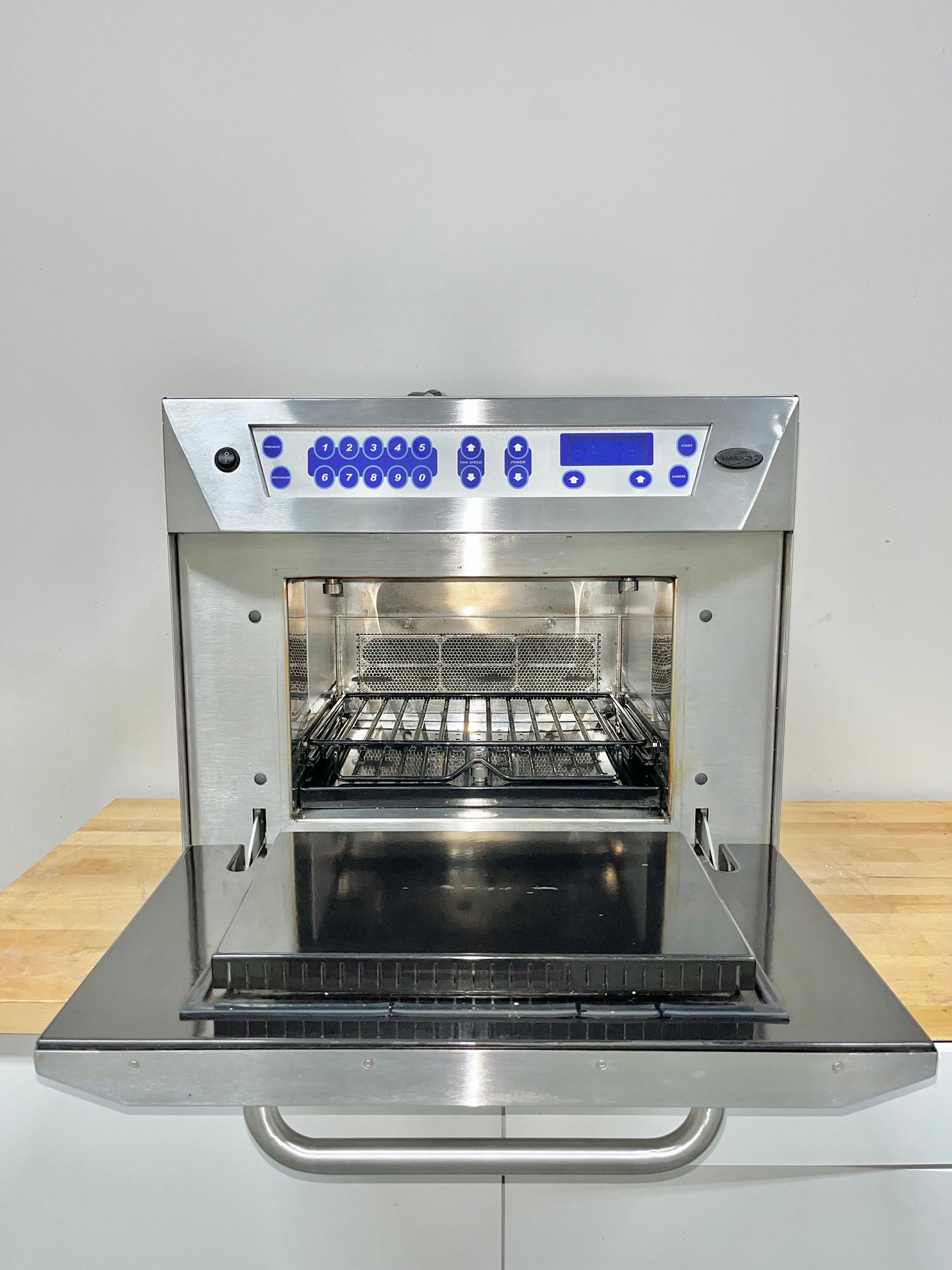 MerryChef 402S Series Commercial Microwave Convection Tabletop Oven 20v