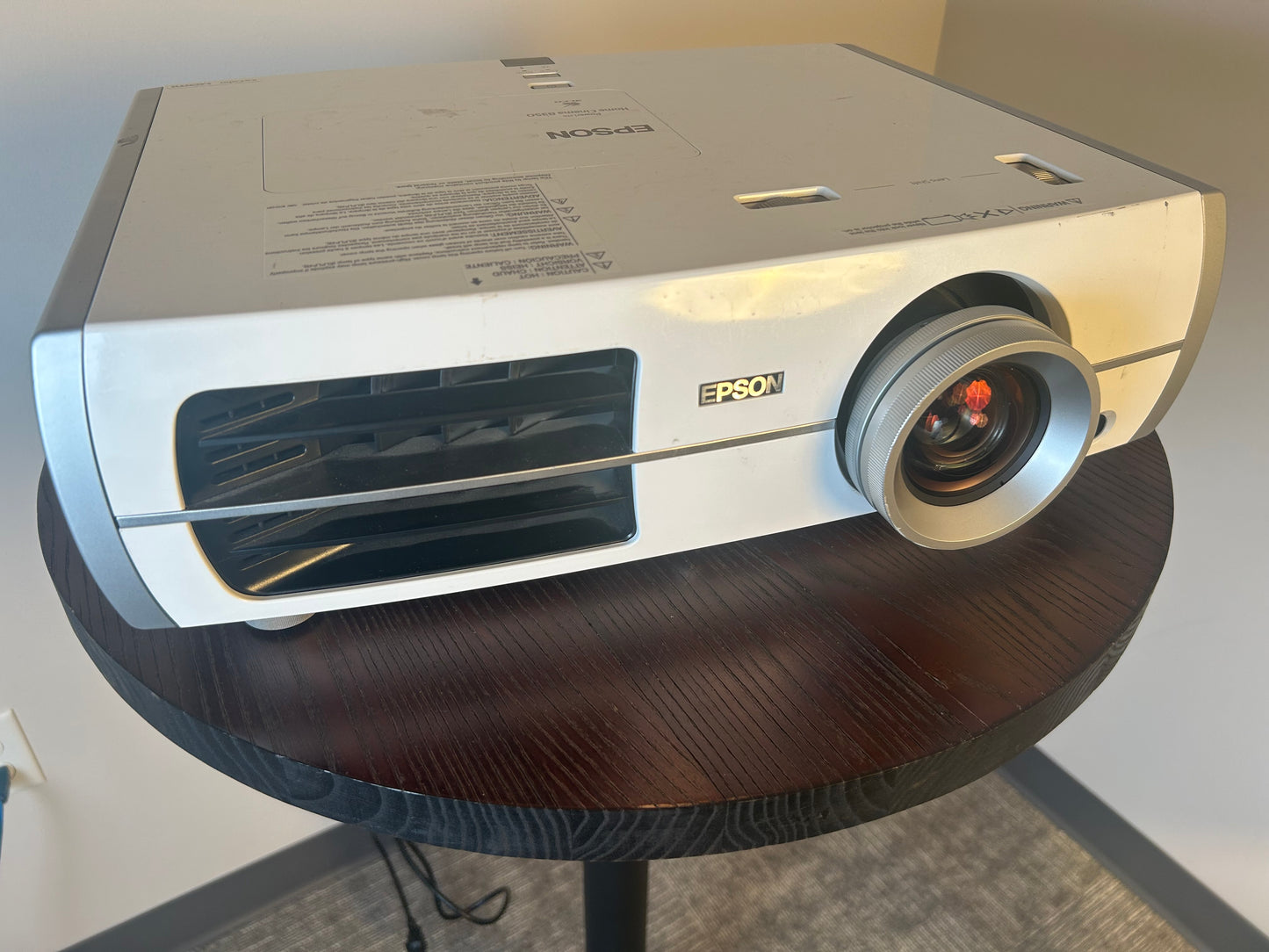 Epson HD PowerLite Home Cinema 8350 Projector - No Remote PARTS/REPAIR