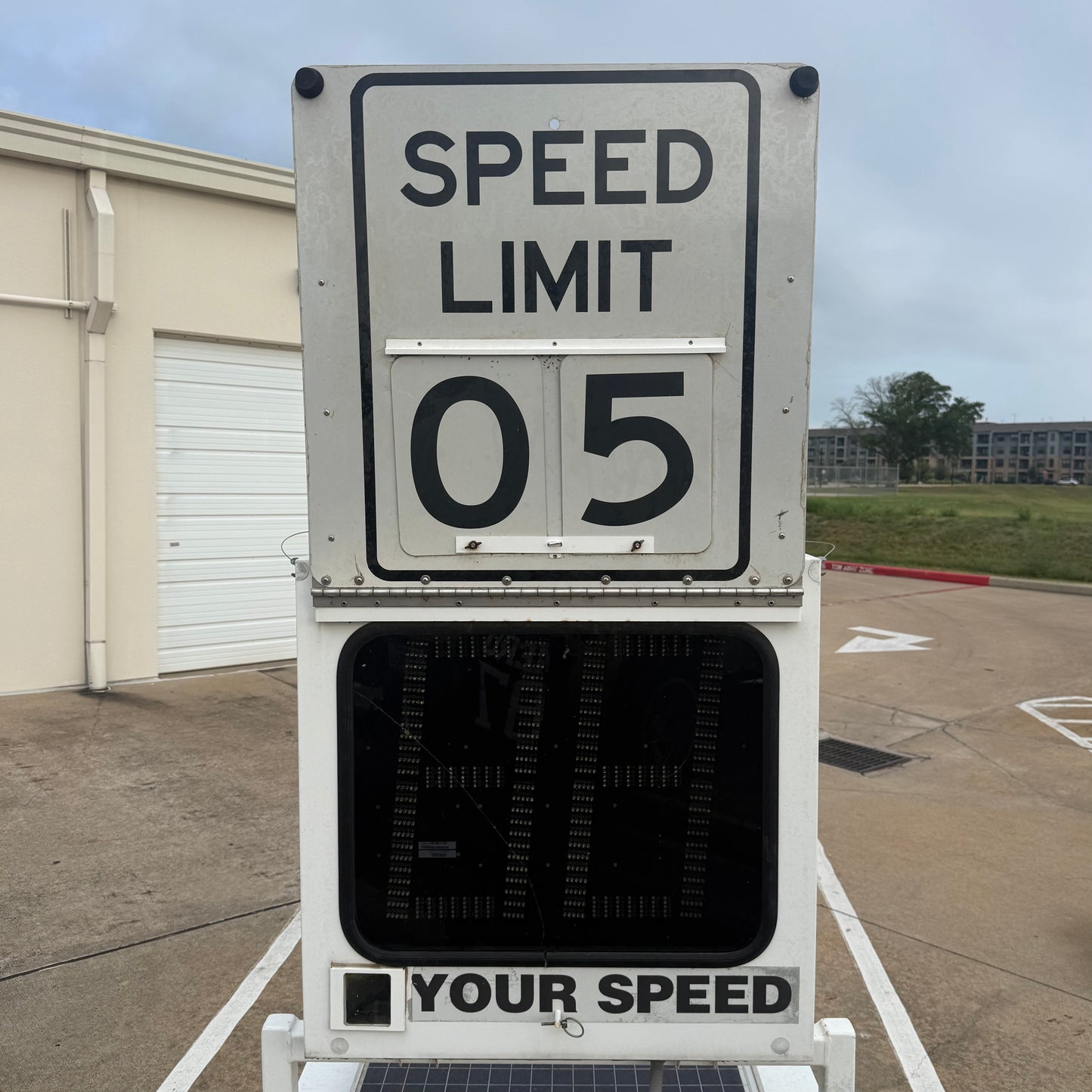 Kustom Signals Radar Speed Display Trailer – Portable Traffic Speed Monitor