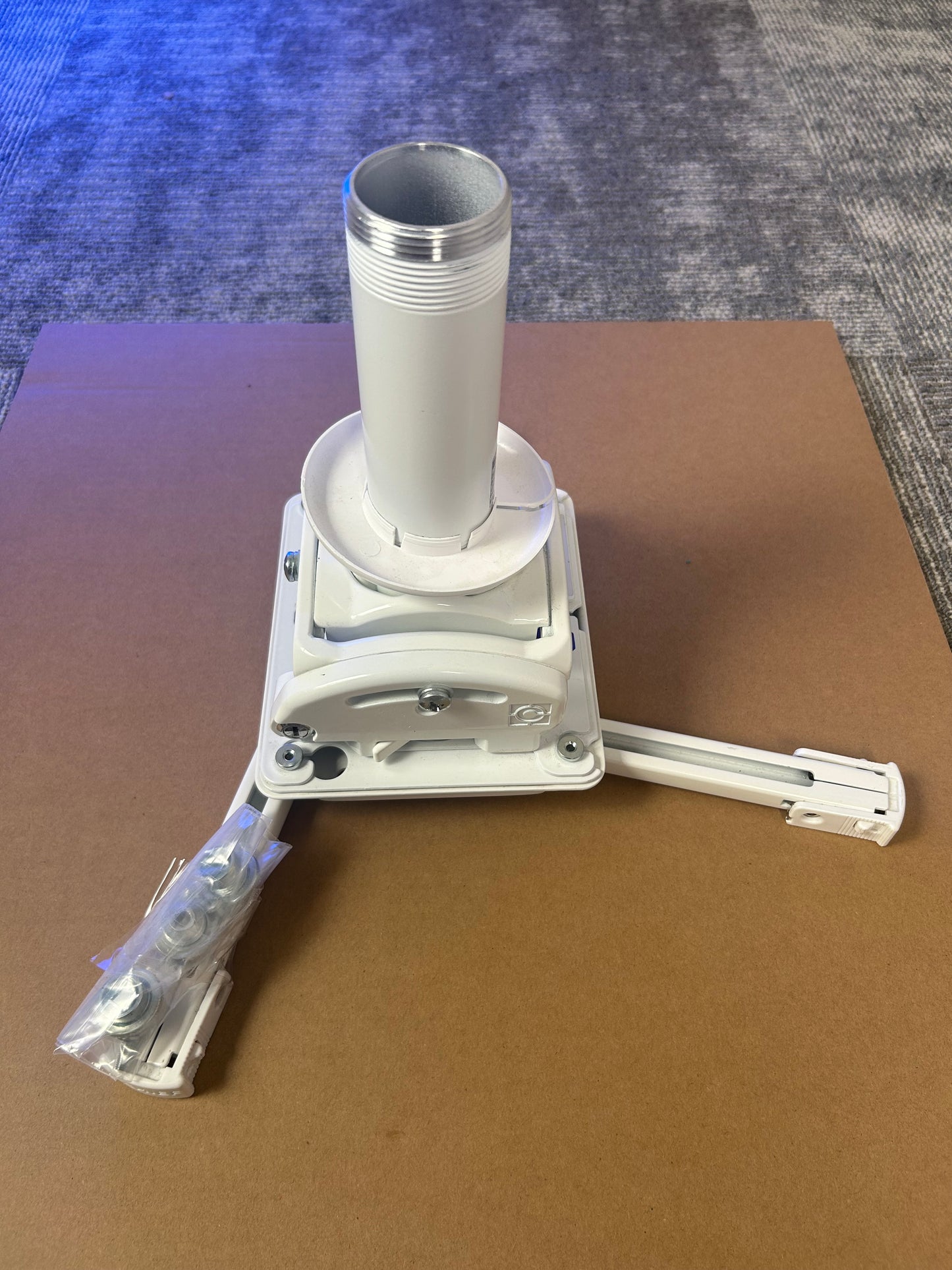 Panasonic PT-VZ580 5000-Lumen WUXGA 3LCD Projector 133 Hours