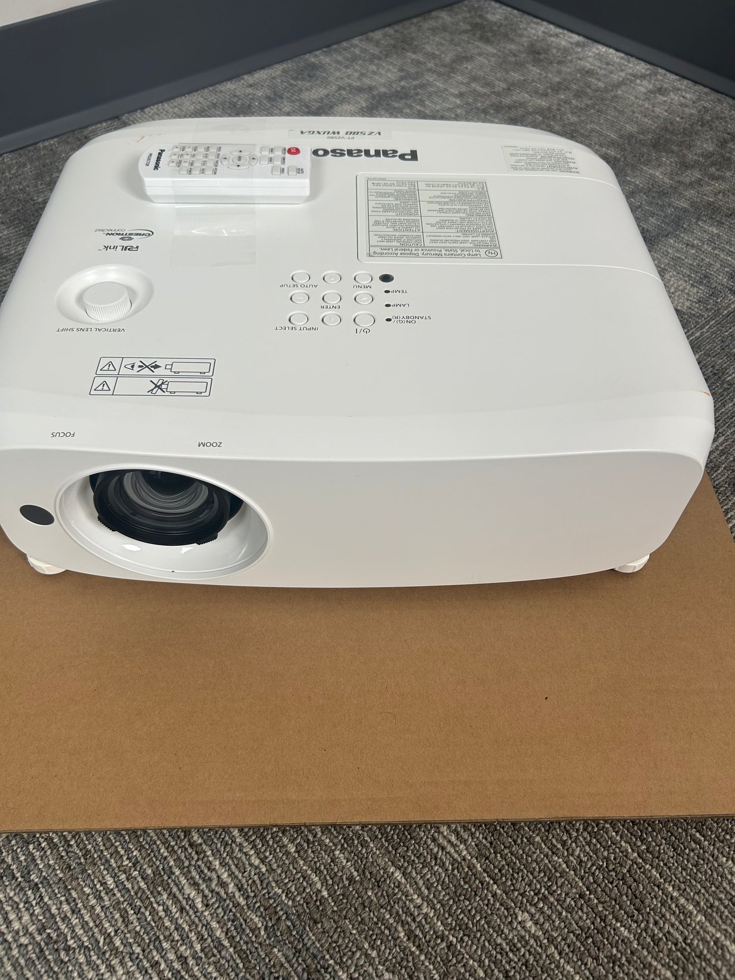 Panasonic PT-VZ580 5000-Lumen WUXGA 3LCD Projector 133 Hours