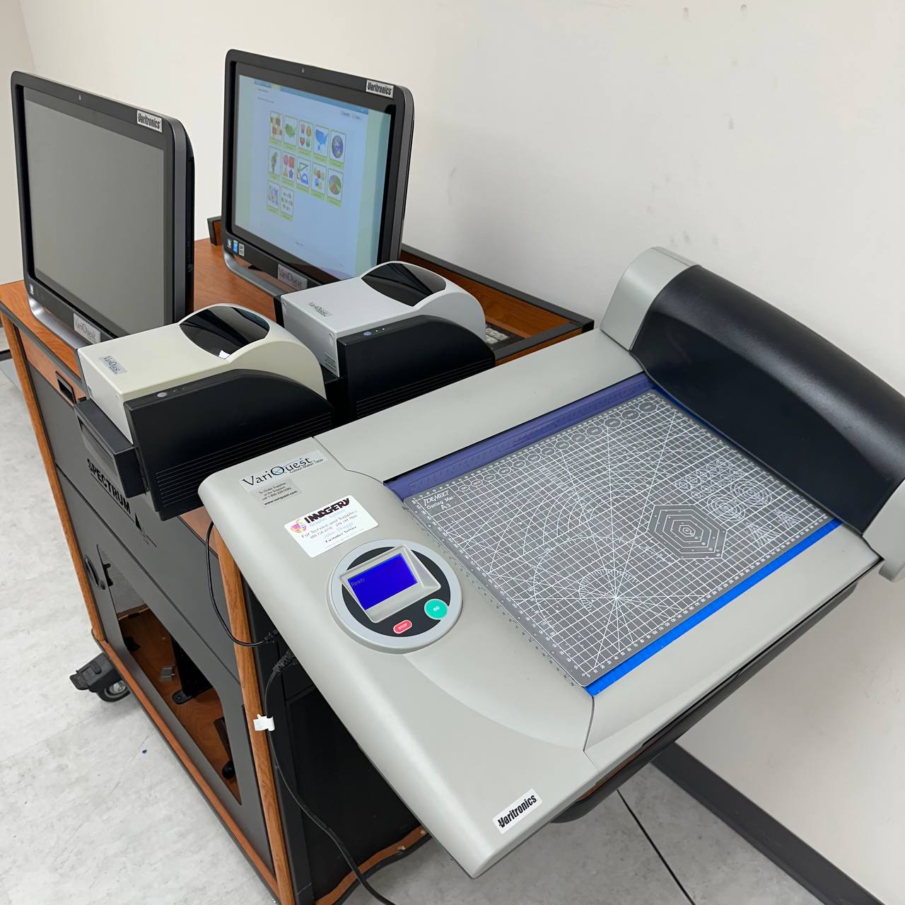 VariQuest 1800 Cutout Maker and M400 Award Maker Bundle