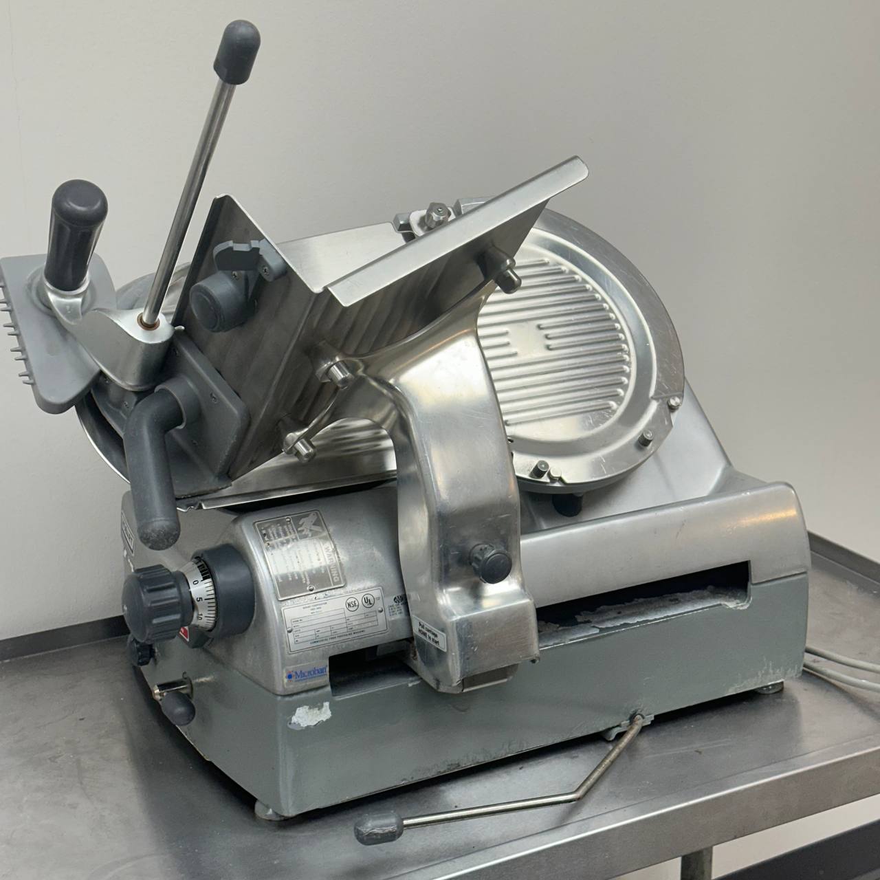 Hobart 2712 12" Automatic Meat Slicer – 1/2 HP, 120V – (No Sharpener)
