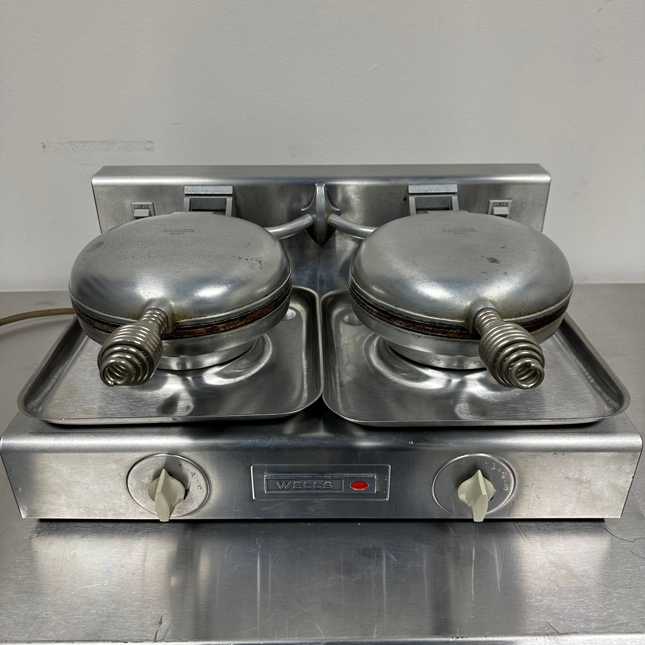 Vintage Wells Commercial Cooking Double Waffle Baker - Model L-12 (Tested / Working)
