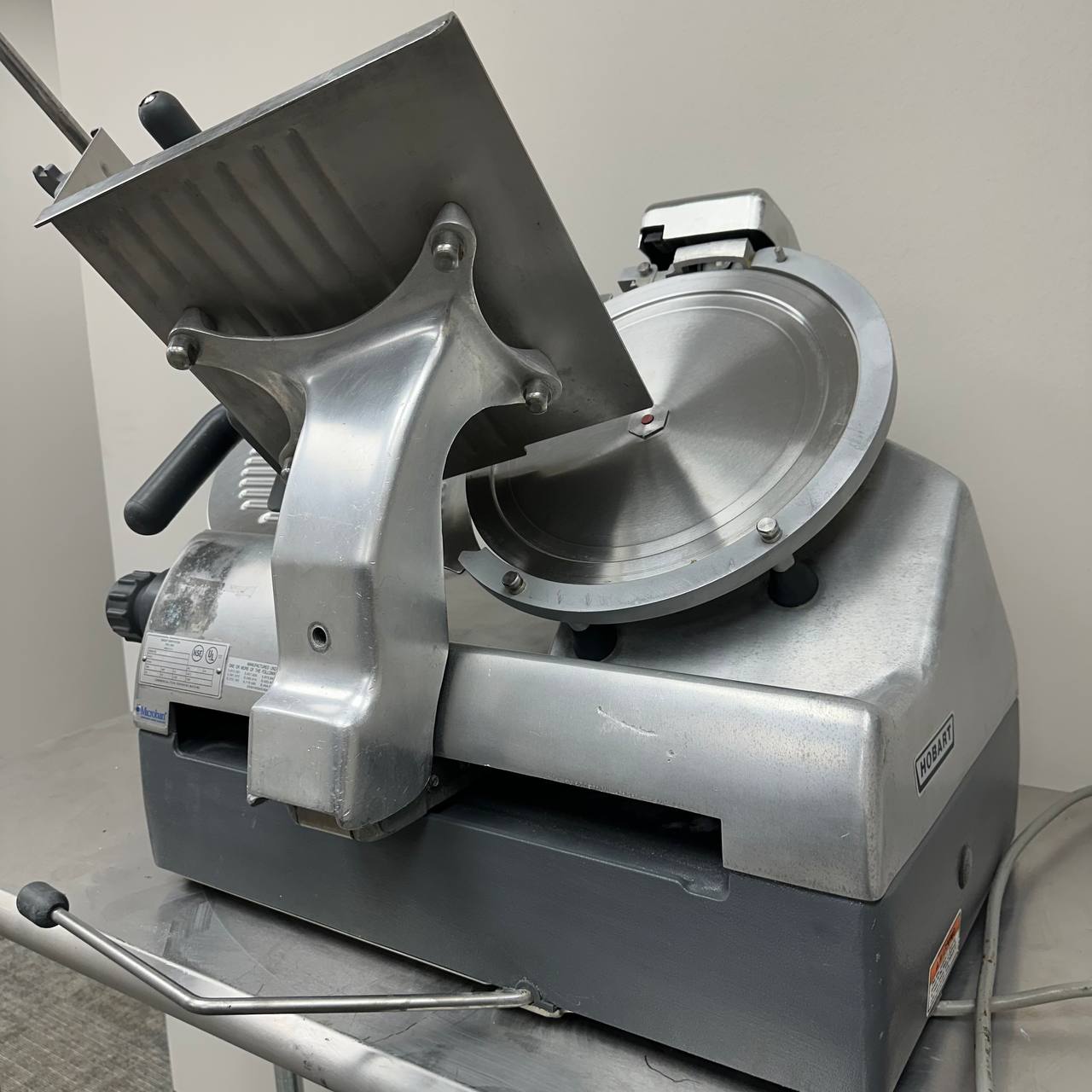 Hobart 2712 Automatic Meat Slicer – 12"