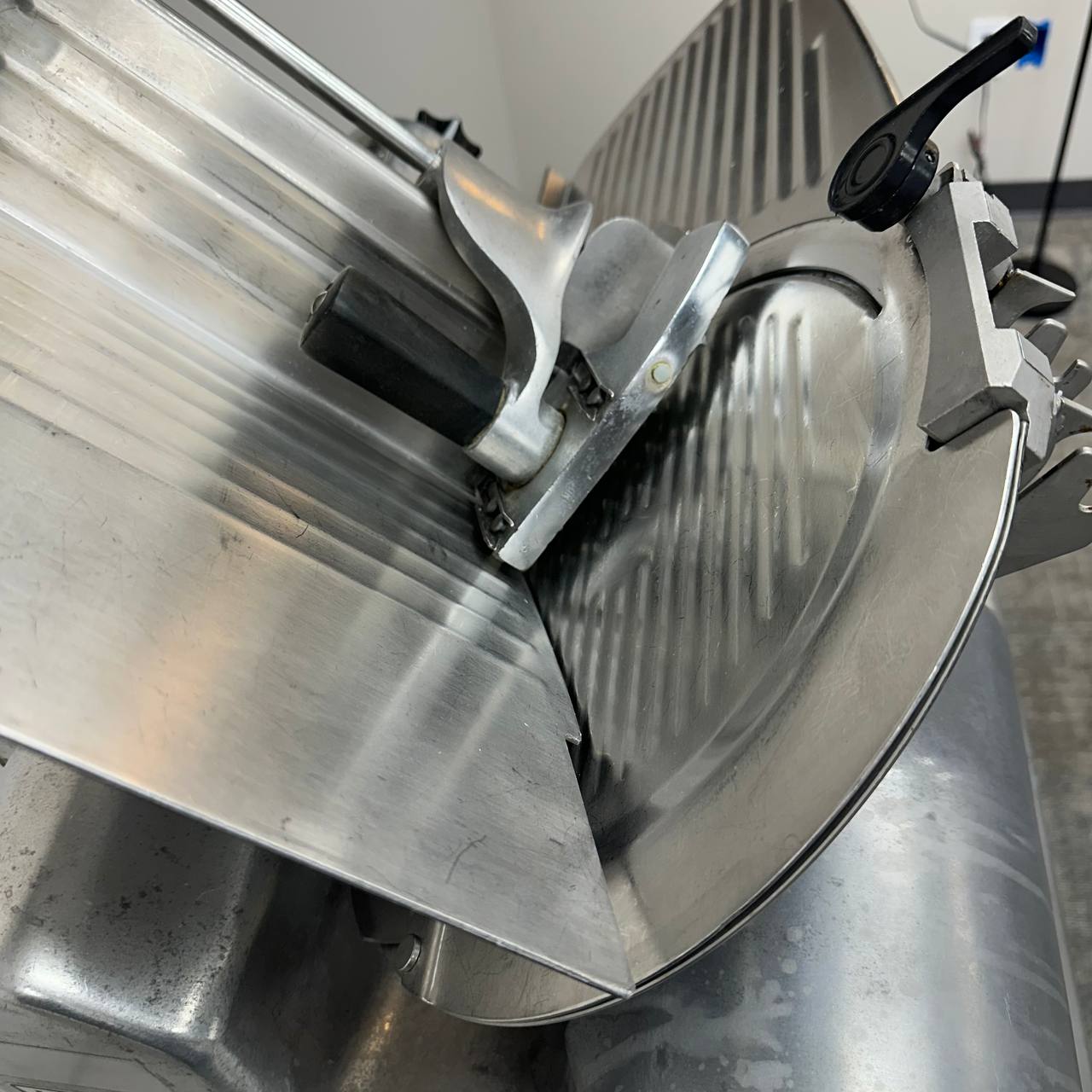 Hobart 1712E Automatic 12" Commercial Deli Meat & Cheese Slicer