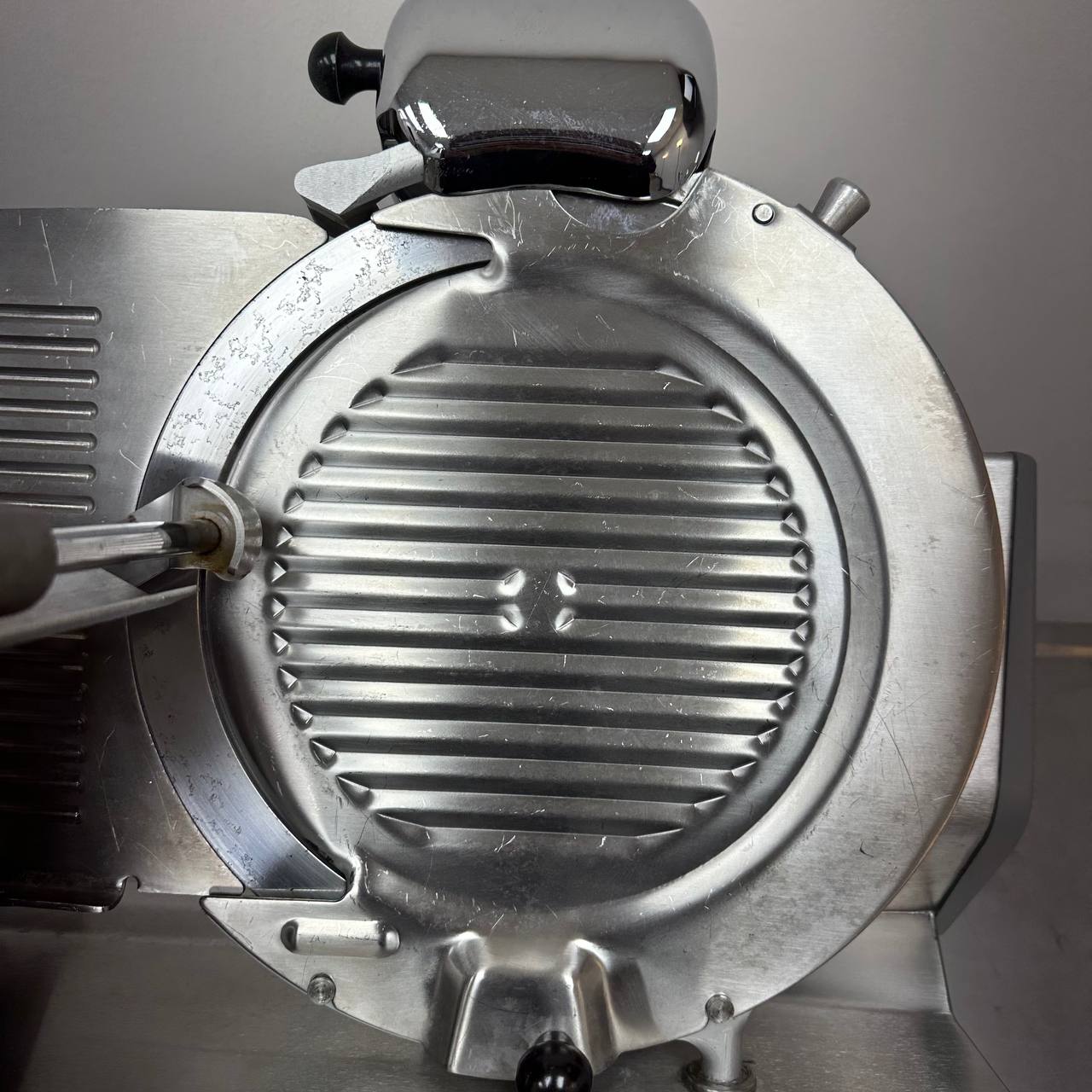 Globe 3850 Heavy-Duty Commercial Automatic/Manual Meat & Cheese Slicer