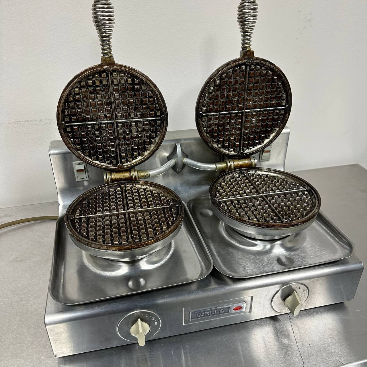 Vintage Wells Commercial Cooking Double Waffle Baker - Model L-12 (Tested / Working)