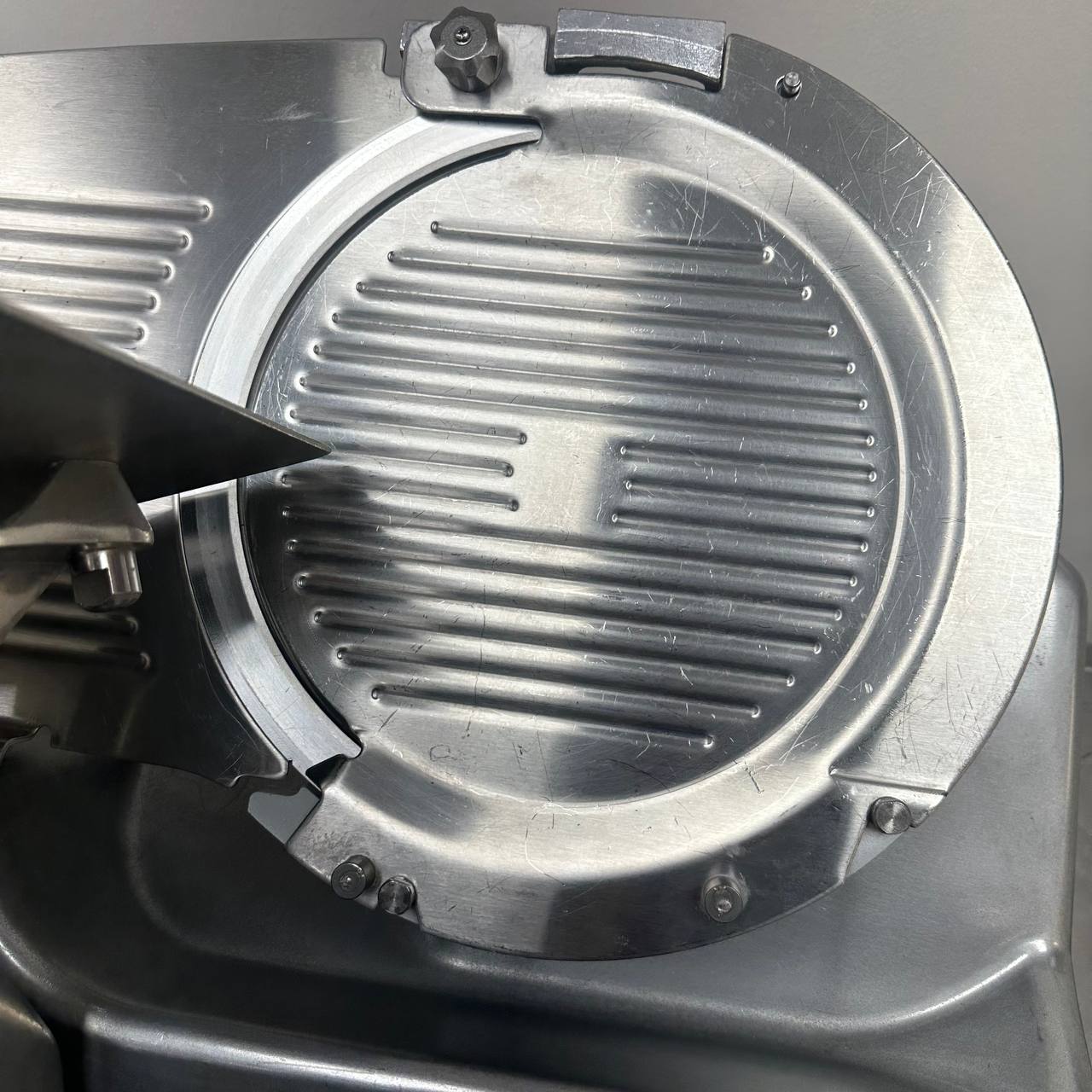Hobart 2712 12" Automatic Meat Slicer – 1/2 HP, 120V – (No Sharpener)