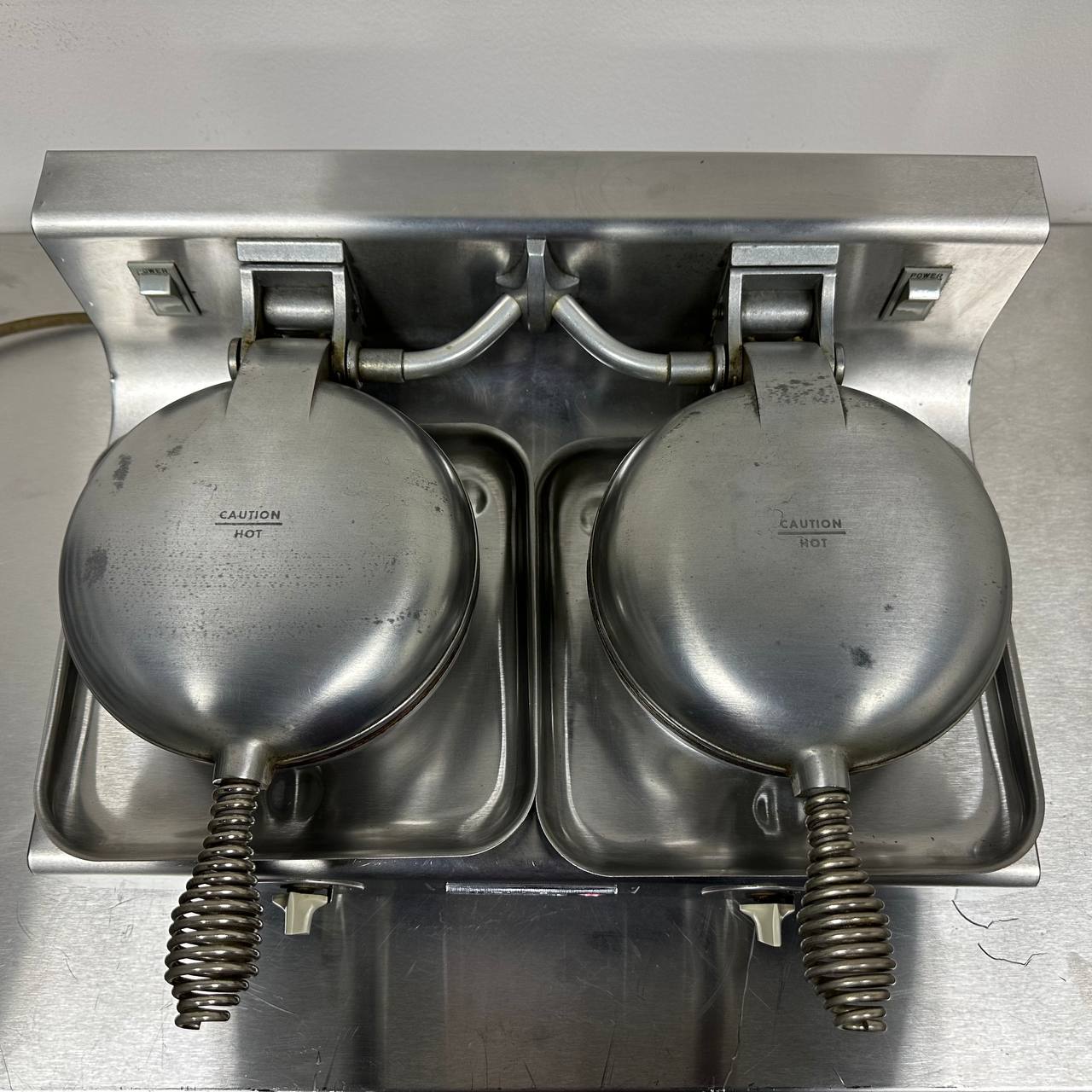 Vintage Wells Commercial Cooking Double Waffle Baker - Model L-12 (Tested / Working)